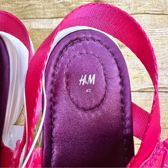 NWT H&M Fuchsia and Plum Strappy Rhinestone Charm Sandals - Picture 2 of 5